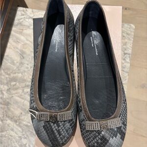 Elegant Snakeskin Pattern Loafers